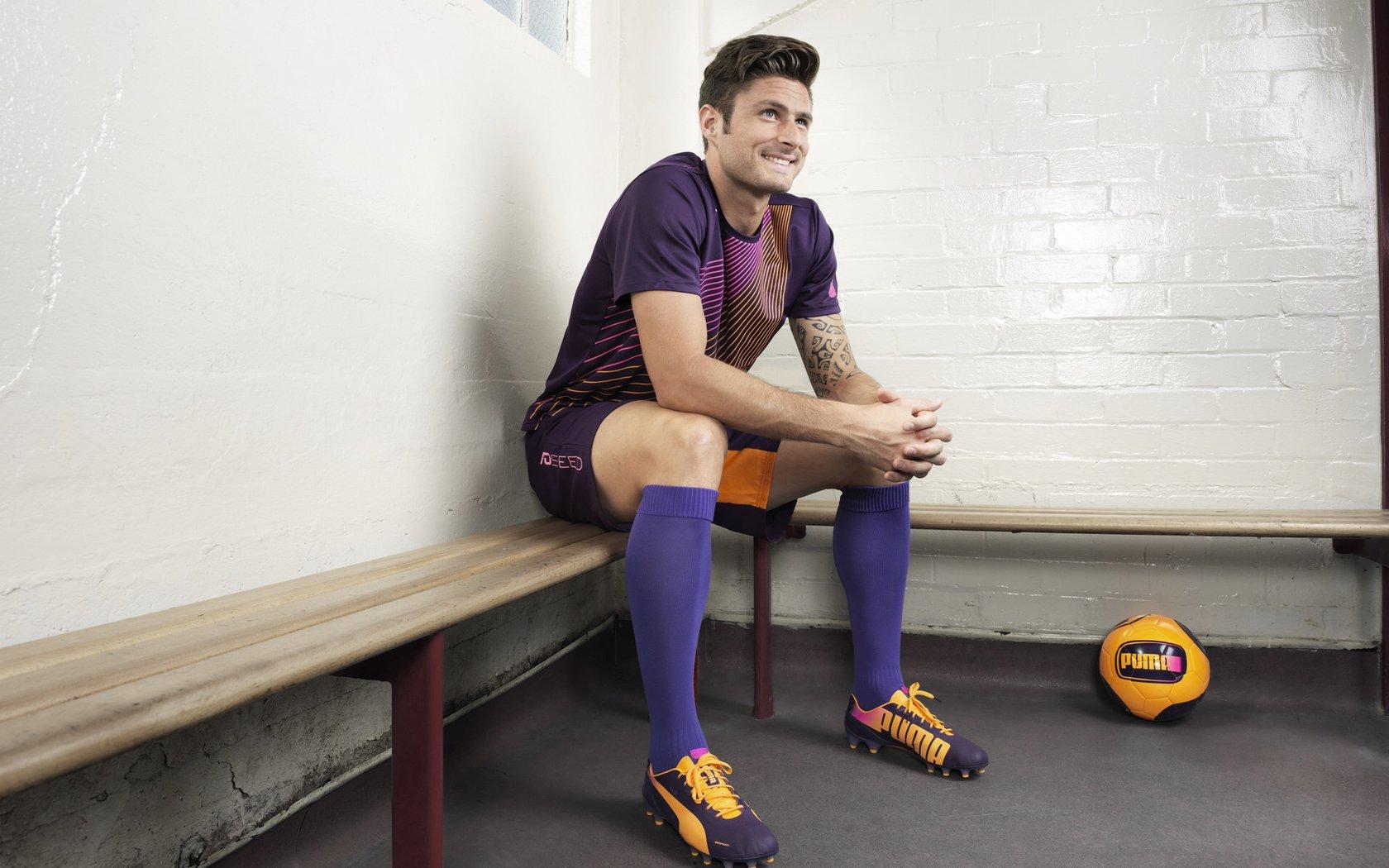 弗里克与经纪人会面引发巴萨未来战略猜测,球迷期待新赛季变革