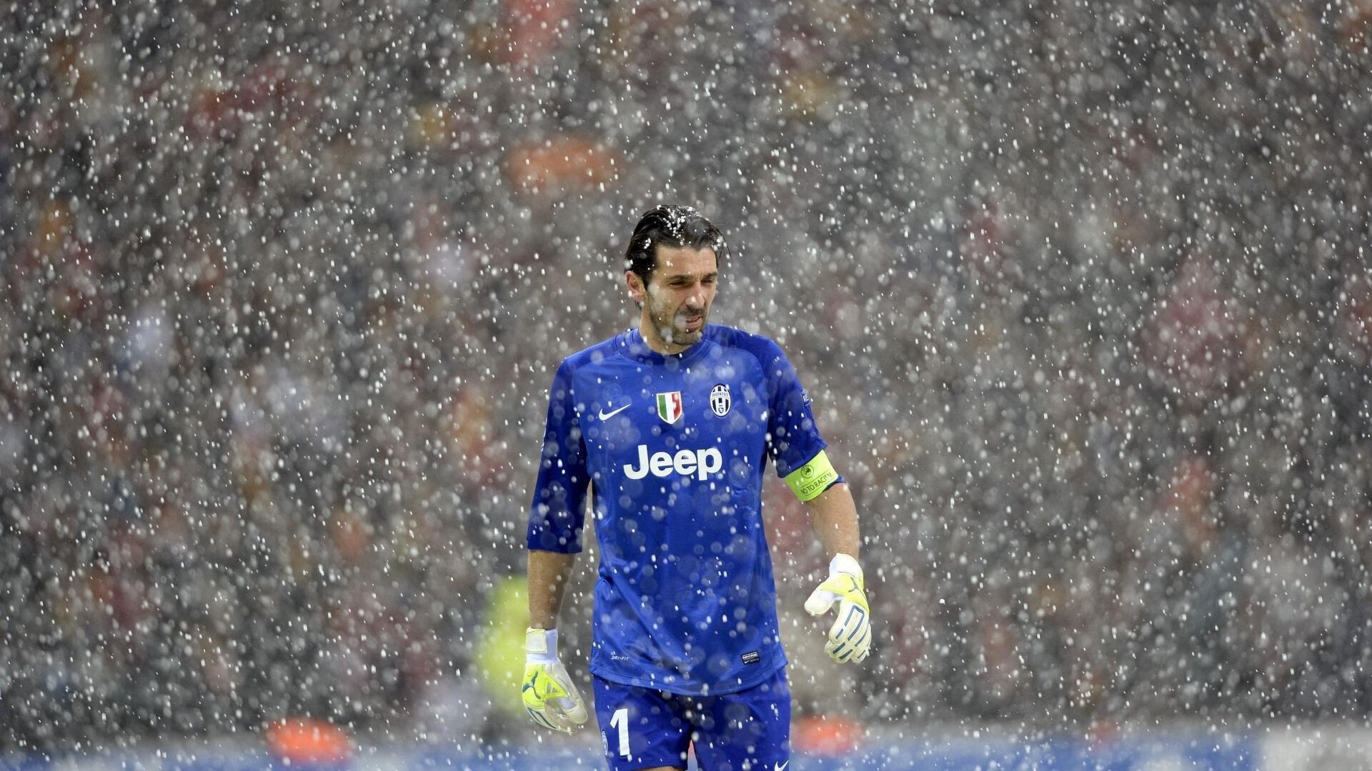 2025中超收官战，海港争胜梦碎，裁判争议与绝平进球改写冠军结局